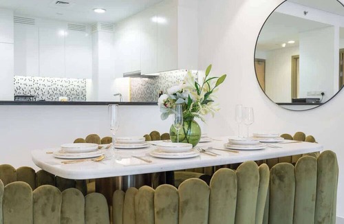 Downtown Dubai Apartment | Free housekeeping visits during your stay - StayShort - Contemporary 2BR Apartment in Business Bay Ideal for 4