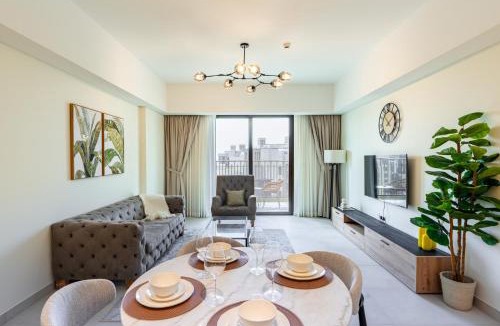 Umm Suqeim 3 Apartment | Madeinat Jumeirah Stay with Burj Pool Views