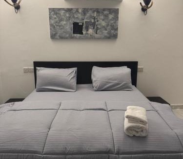 Al Ain Apartment | Bedroom Jimi