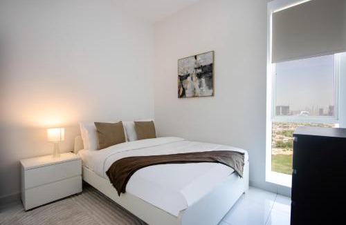 Dubai Sports City Apartment | Panoramic 2BR w Golf & City Views - Miracle Garden