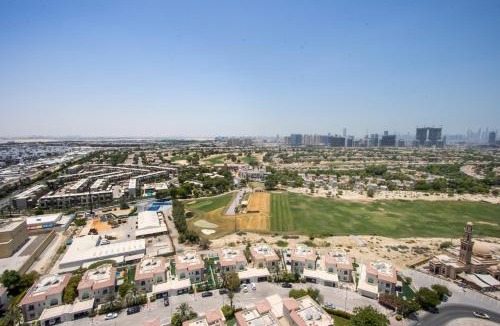 Dubai Sports City Apartment | Panoramic 2BR w Golf & City Views - Miracle Garden