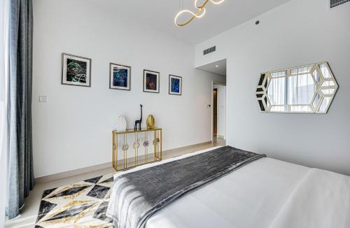 Dubai Apartment | Modern 1BDR in Creek with Amazing View, High Floor