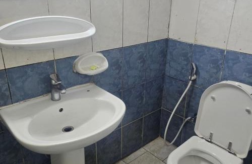 Sharjah Apartment | Bedroom with shared kitchen men only