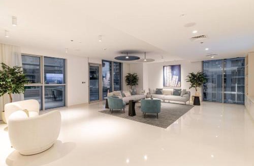 Dubai Marina Apartment | Huge Lux Seaview flat with private beachpoolgym!