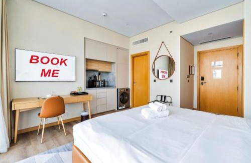 Jumeirah Village Triangle Apartment | StayShort - Stylish Studio Novotel JVT with Access to 5-Star Hotel Pool, Gym & Spa - Sleeps 2