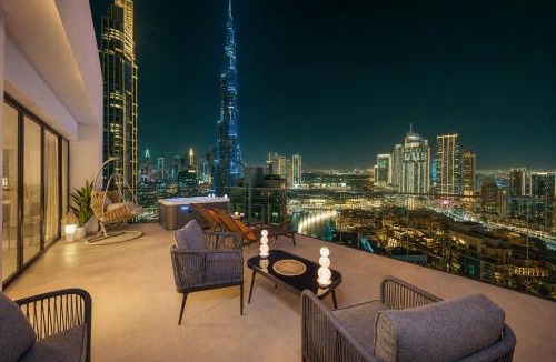 Downtown Dubai Apartment | Luxury Downtown 2 Bedroom Apartment with amazing Burj and Fountain Views and Private Jacuzzi on a large Terrace