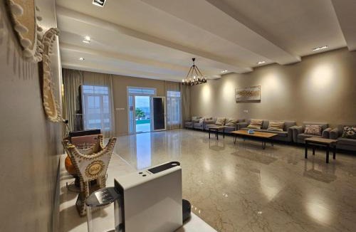 Falaj al Moalla Ski Chalet | مزرعه فلج فارم Falaj-farm