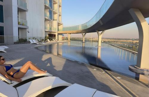 Al Barsha Apartment | Vogue Vacation Homes, Arjan Skyz by Danube near Miracle Garden, Studio Apartment with Balcony and City View, Access to all Amenities