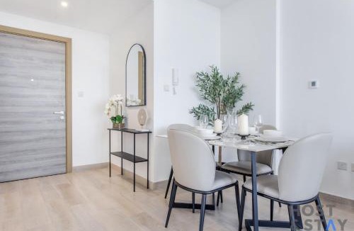 Jumeirah Village Circle House | Elegant 1BR at Bloom - Host & Stay