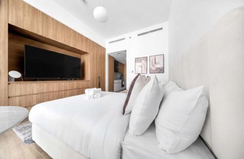 Jumeirah Village Apartment | Free housekeeping visits during your stay - StayShort - JVC Studio for 2 people with a Pool and Gym