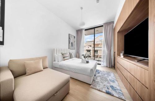 Jumeirah Village Apartment | Free housekeeping visits during your stay - StayShort - JVC Studio for 2 people with a Pool and Gym