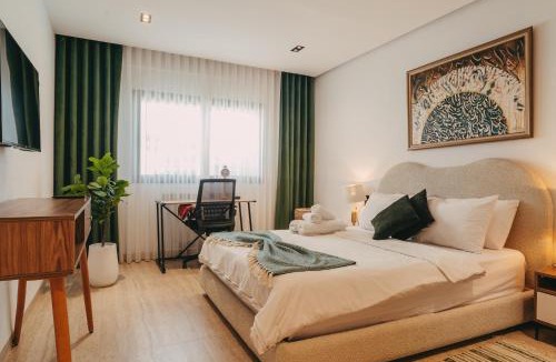 Ain Zaghouen Nord Apartment | Modern Smart Home with Office, Pool, Gym and Fast WiFi - 10 min to Airport