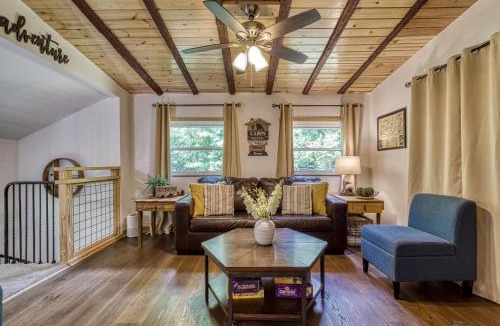 Gatlinburg House | "Hillside Cottage" is minutes to town and to Rocky Top SportsHot Tub Nature SettingGrillSleeps 6