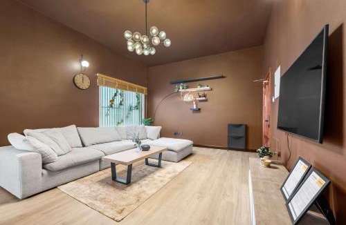 Garhoud Apartment | Free housekeeping visits during your stay - StayShort - 1 Bedroom in Al Garhoud Perfect for 2