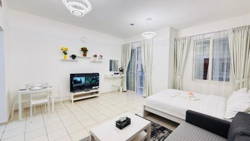 International City Apartment | Q04 Luxury studio with balcony near bus stop