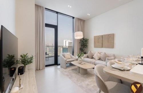 Jumeirah Village Circle Apartment | Vogue Vacation Homes, JVC Binghatti Phantom near Circle Mall, One Bedroom Apartment with a Private Pool in Balcony and full Access to all Amenities