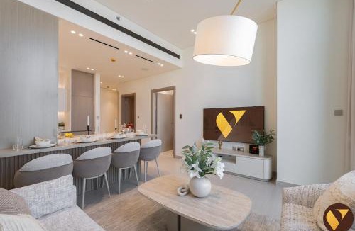Jumeirah Village Circle Apartment | Vogue Vacation Homes, JVC Binghatti Phantom near Circle Mall, One Bedroom Apartment with a Private Pool in Balcony and full Access to all Amenities