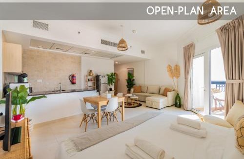 Abu Dhabi Apartment | Yas Island Retreat, Pool & Parking