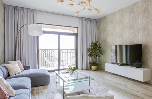 Umm Suqeim 3 Apartment | Nasma Luxury Stays - Fabulous Apartment With Balcony Near MJL's Souk