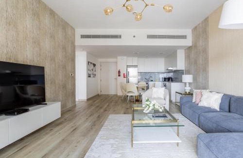 Umm Suqeim 3 Apartment | Nasma Luxury Stays - Fabulous Apartment With Balcony Near MJL's Souk