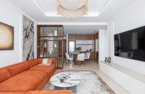 Dubai Marina Apartment | Luxury & Modern Unit in Emaar Beachfront