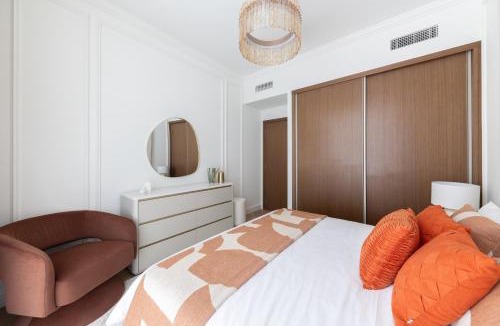 Dubai Marina Apartment | Luxury & Modern Unit in Emaar Beachfront
