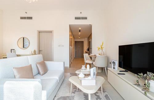 Abu Dhabi Apartment | Charming Studio next 5 min walk to Formula 1, Golf Course, and Yas Water World