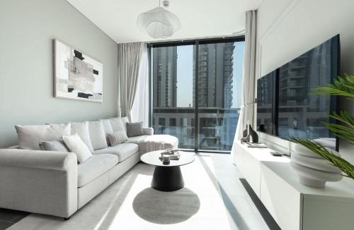 Nad Al Sheba Apartment | Free housekeeping visits during your stay - StayShort - Premium Meydan One Stay Perfect for 6 Guests