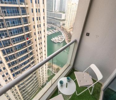 Dubai Marina Apartment | Luxury two bedrooms with Jbr and Marina view apartment