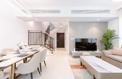 Madinat Zayed Villa | ALiving Modern 3BR Townhouse I Family-Friendly I DAMAC Hills 2
