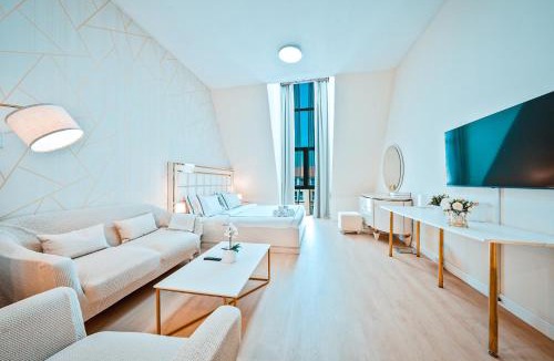 Madinat Zayed Apartment | Luxury Escapes Bright & Spacious 1BR in Discovery Gardens