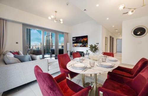 Downtown Dubai Apartment | Luxury Downtown 3 Bedroom and Maid Room Apartment with amazing Burj View and Private Jacuzzi on a large Balcony