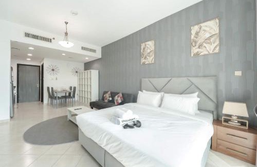 Dubai Production City Apartment | Free housekeeping visits during your stay - StayShort - Cozy & Quiet Studio in Production City for 3
