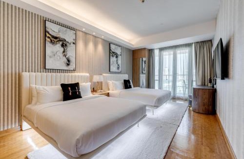 Al Mankhool Apartment | BurJuman Vista 1 Bedroom Apartment with Balcony