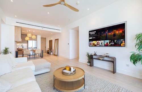Dubai Marina Apartment | Address-Beach Resort & Iconic view - 48th floor