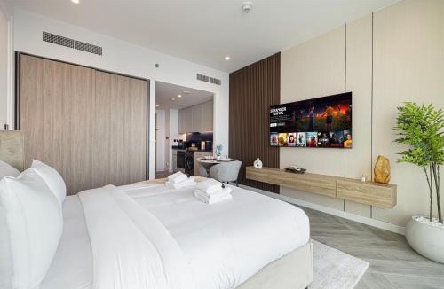 Downtown Dubai Apartment | Sky Studio 41st floor - Burj View & Padel