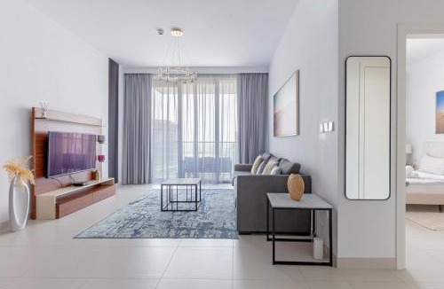 Dubai Apartment | Modern 1BDR in Creek with Amazing View, High Floor