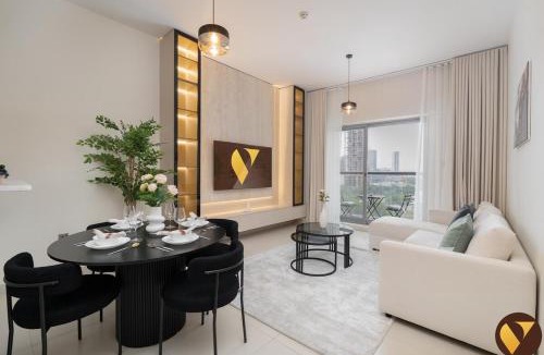 Jumeirah Village Circle Apartment | Vogue Vacation Homes, JVC Jeewar Tower near Circle Mall, One Bedroom Apartment with Balcony and City View, Access to all Amenities