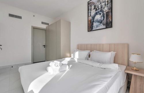 Jebel Ali Apartment | Free housekeeping visits during your stay - StayShort - Comfortable 1 Bed in Jebel Ali Sleeps 2 with Balcony
