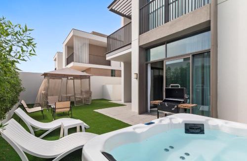Dubai Villa | Beautiful 4BDR Villa with Jaccuzzi and BBQ Zone