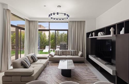 Dubai Villa | Beautiful 4BDR Villa with Jaccuzzi and BBQ Zone
