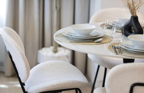 Dubai Apartment | Stylish Apartment, Private Beach, Port de La Mer