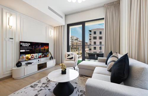 Dubai Apartment | Stylish Apartment, Private Beach, Port de La Mer