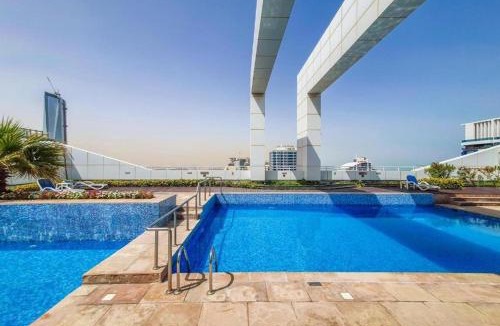 Jumeirah Lake Towers Apartment | Cosmos Living Delightful Studio with Balcony