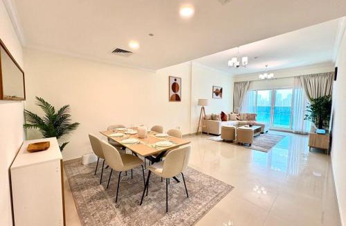 Al Majaz Apartment | Waterfront Modern loft overlooking downtown 3BR