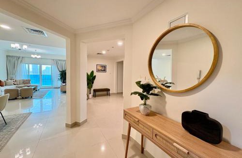 Al Majaz Apartment | Waterfront Modern loft overlooking downtown 3BR