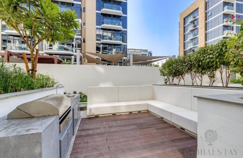 Nad Al Sheba Apartment | GlobalStay 1 Bedroom Apartment for 4 Guests Azizi Riviera 42 Dubai
