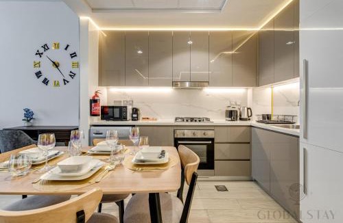 Nad Al Sheba Apartment | GlobalStay 1 Bedroom Apartment for 4 Guests Azizi Riviera 42 Dubai