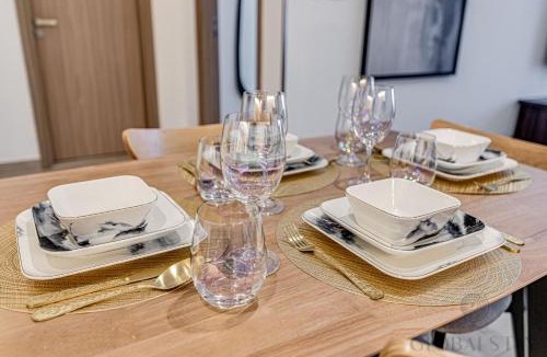 Nad Al Sheba Apartment | GlobalStay 1 Bedroom Apartment for 4 Guests Azizi Riviera 42 Dubai