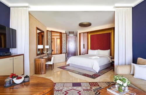 Bur Dubai Hotel | Raffles Dubai